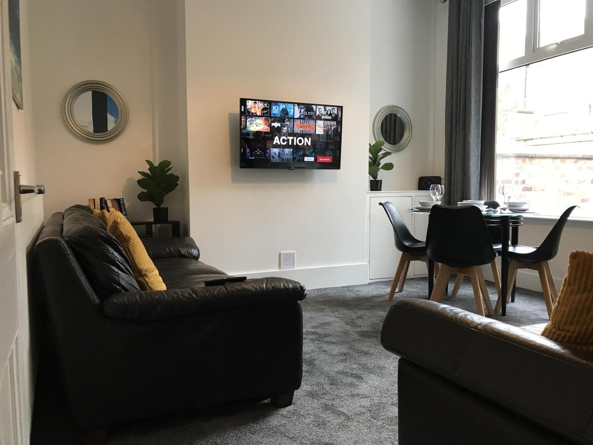 Bright Spacious 3-Bed With Office & Patio, Preston بريستون المظهر الخارجي الصورة